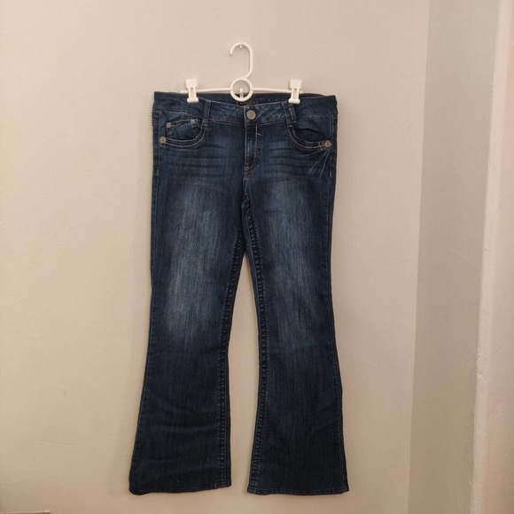 Candie's Women's Jeans Size 13 Dark Blue Wash Bootcut Embellished Pockets.
